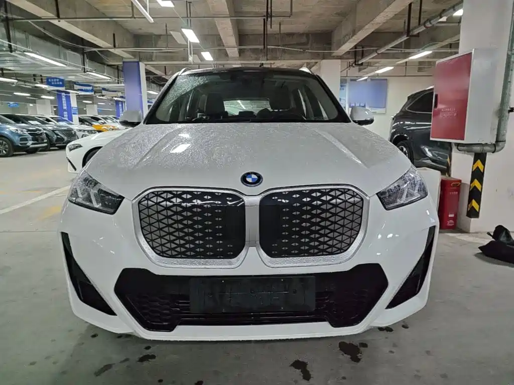 BMW iX1 2025