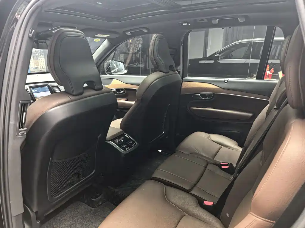 Volvo XC90 2025