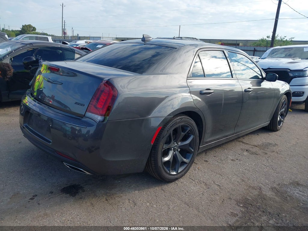 Chrysler 300 2023