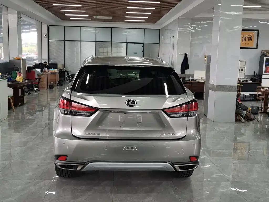 Lexus RX 2021