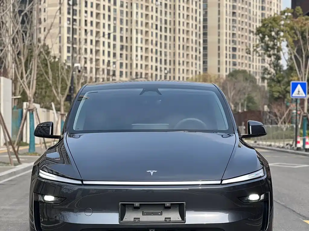Tesla Model Y 2025
