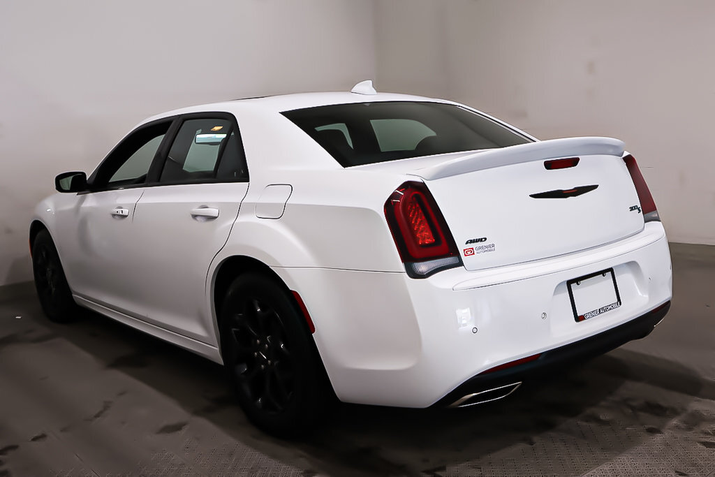 Chrysler 300 2023