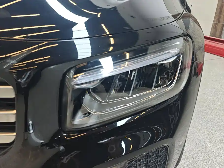 Mercedes-Benz GLB 2025
