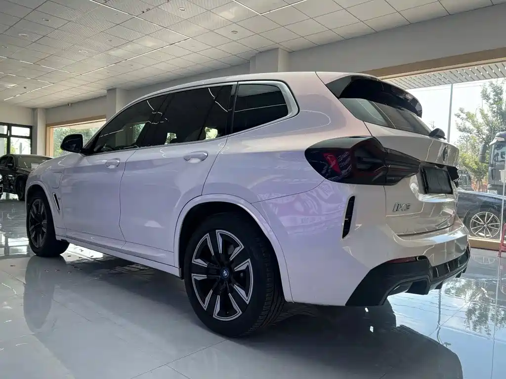 BMW iX3 2023