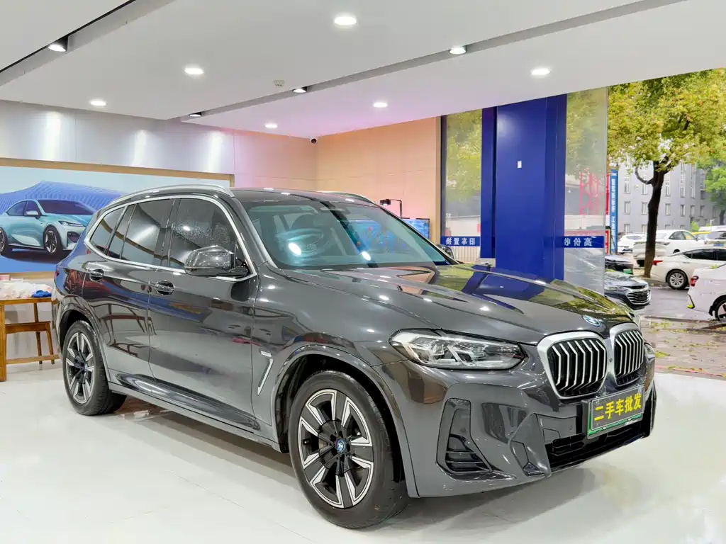BMW iX3 2023
