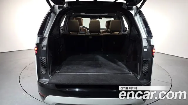 Land Rover Discovery 2024