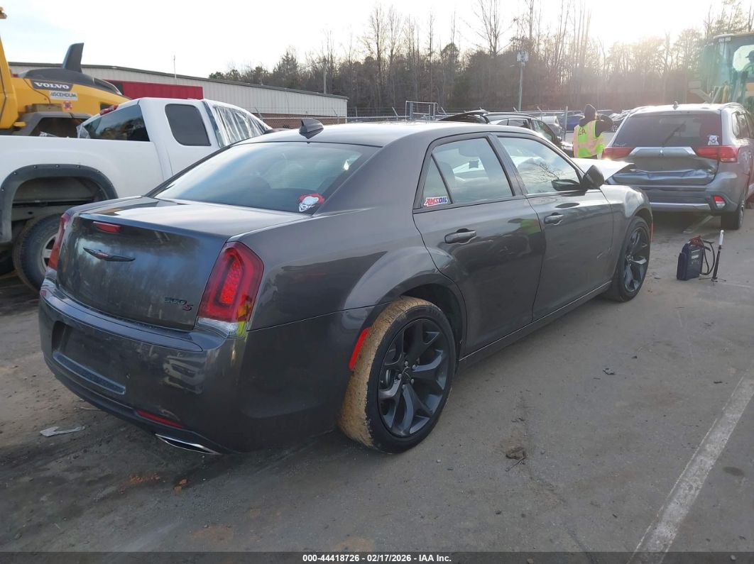 Chrysler 300 2023