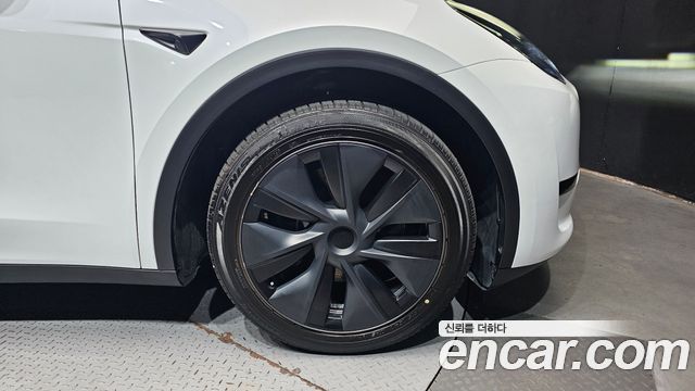 Tesla Model Y 2024