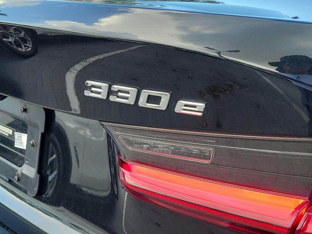 BMW 330 2023