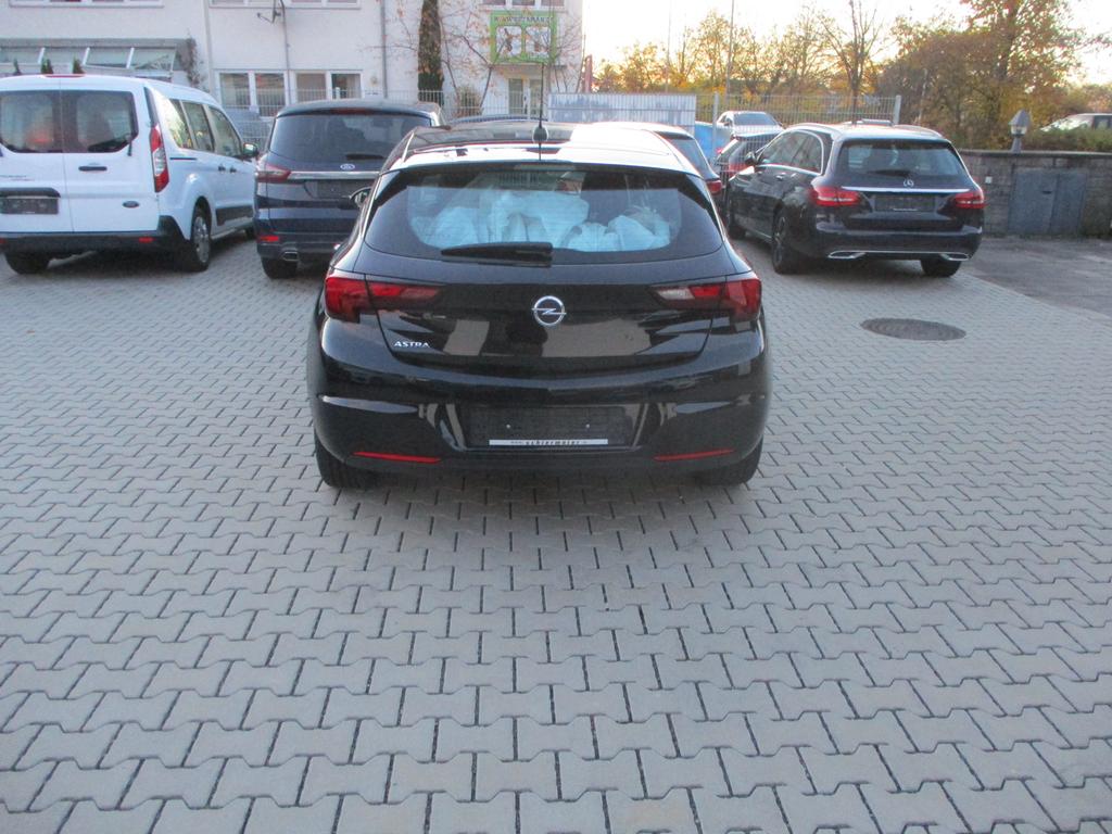 Opel Astra 2021