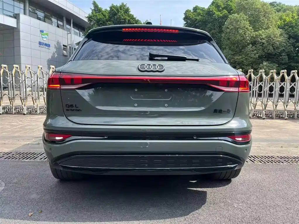 Audi e-tron 2025