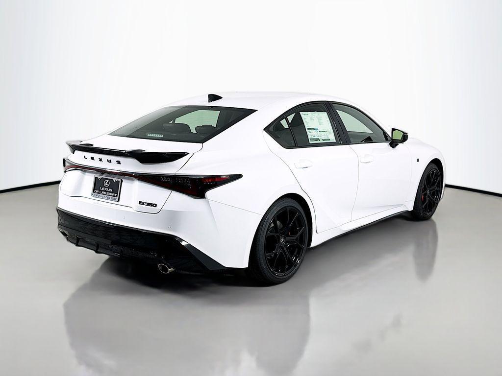 Lexus IS 2026