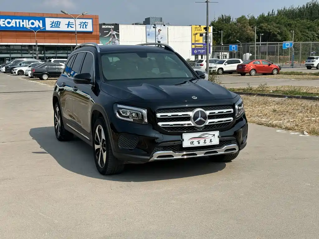 Mercedes-Benz GLB 2023