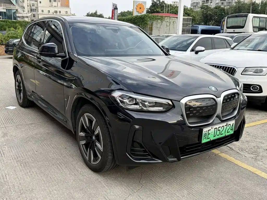BMW iX3 2024