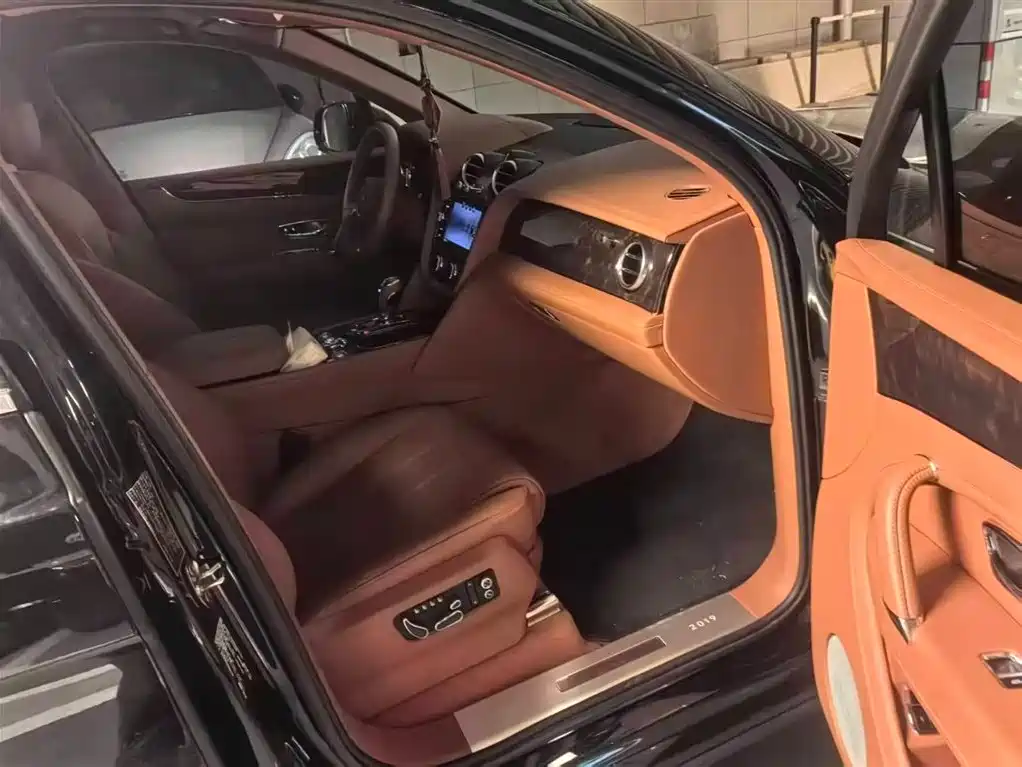 Bentley Bentayga 2023