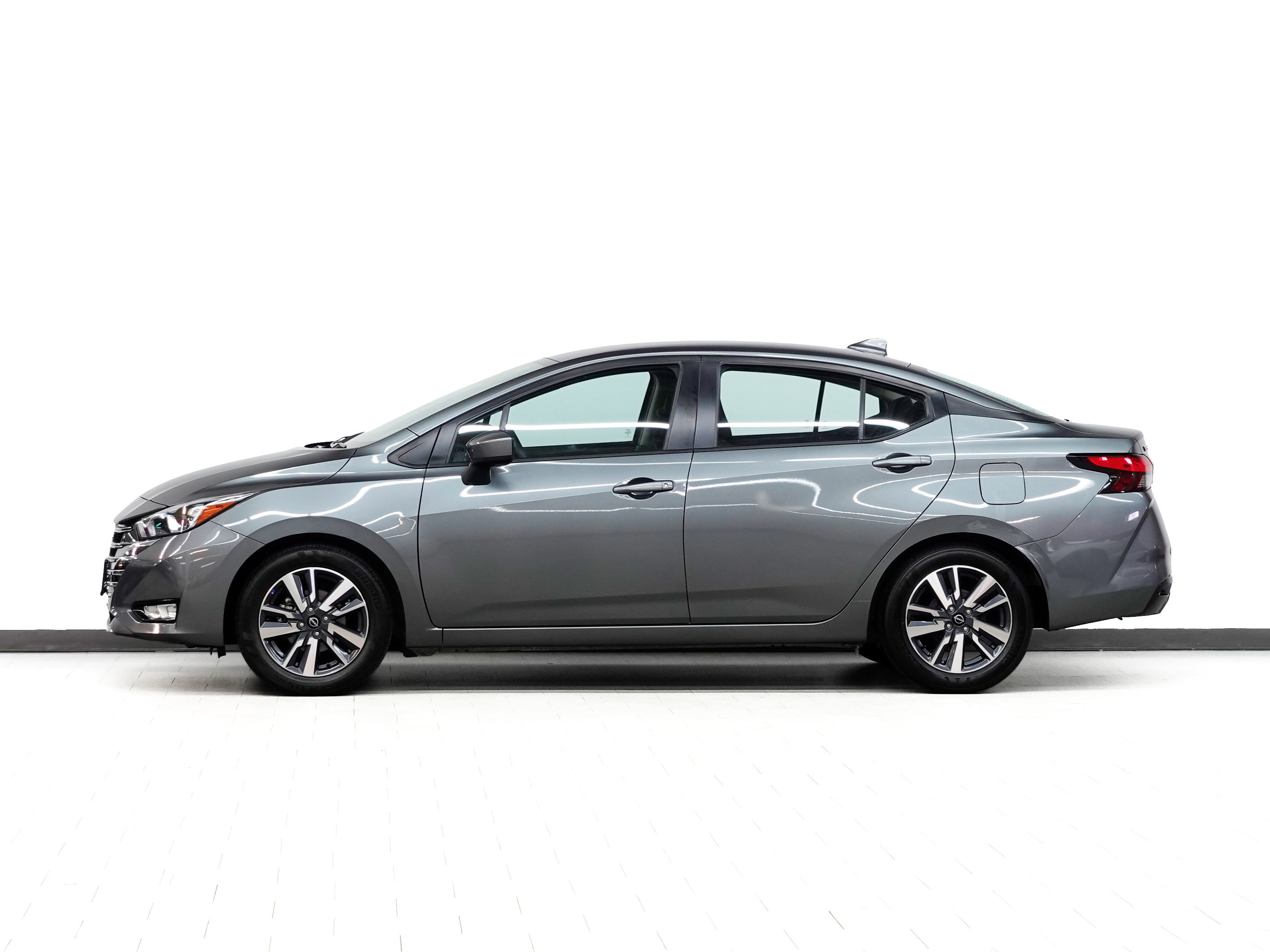 Nissan Versa 2023