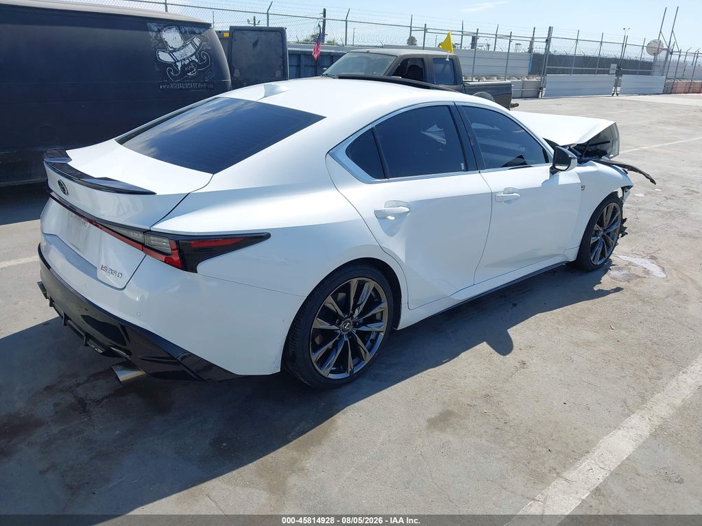 Lexus IS 2023