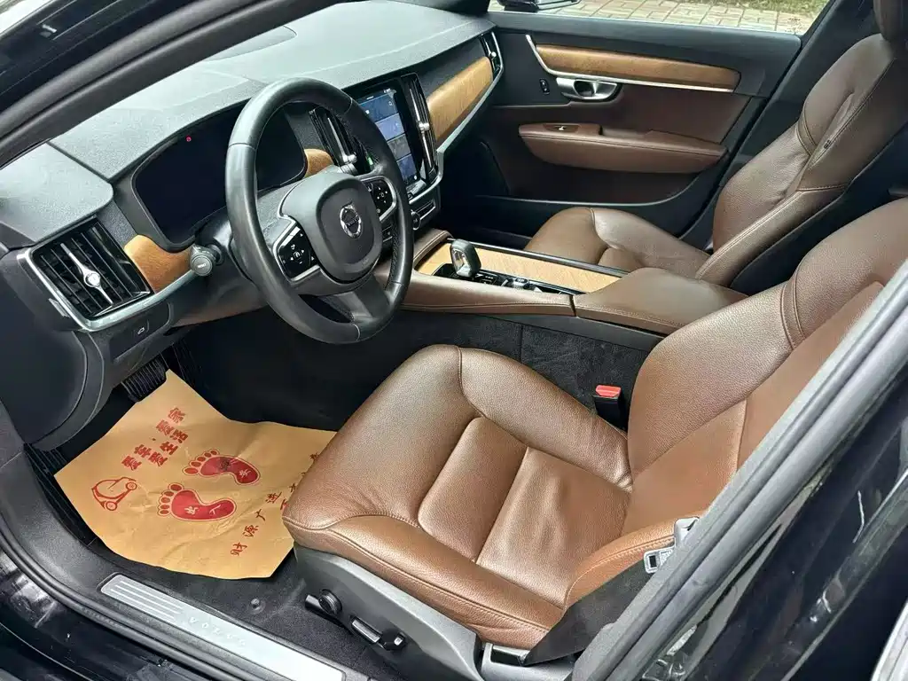 Volvo S90 2023