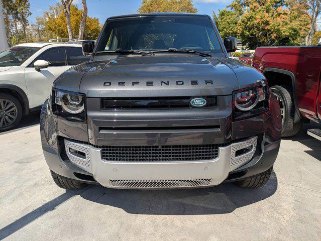 Land Rover Defender 2025
