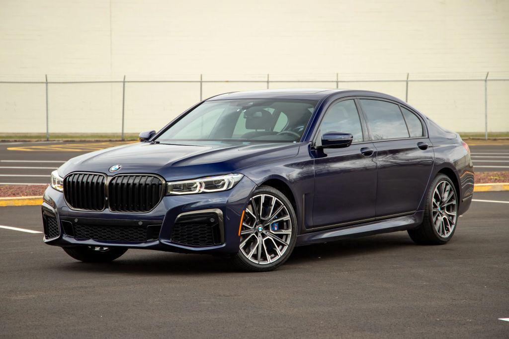 BMW 750 2022