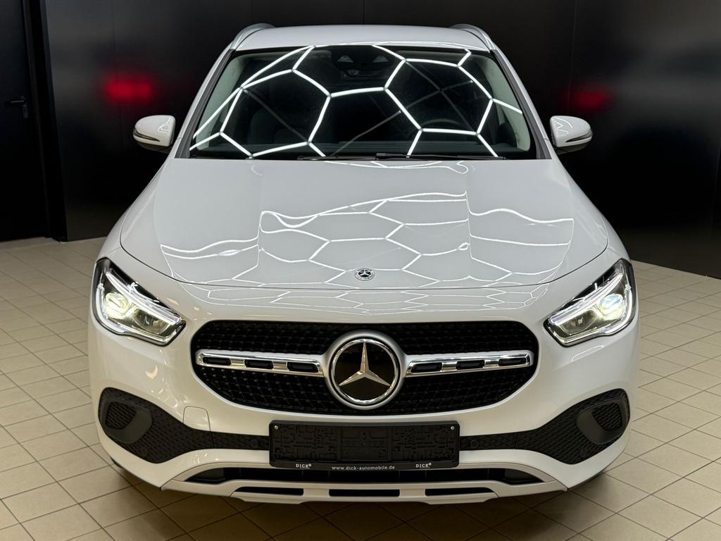 Mercedes-Benz GLA 200 2023