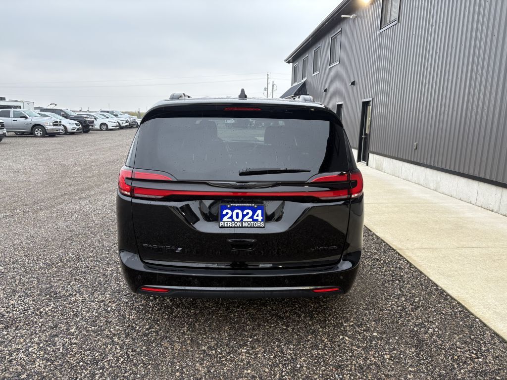 Chrysler Pacifica 2024