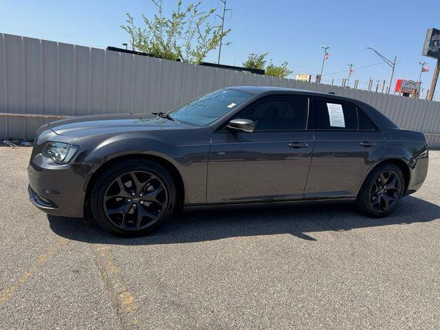 Chrysler 300 2023