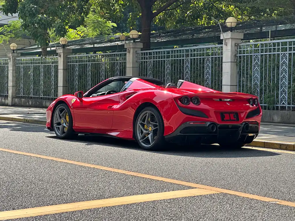 Ferrari F8 2023