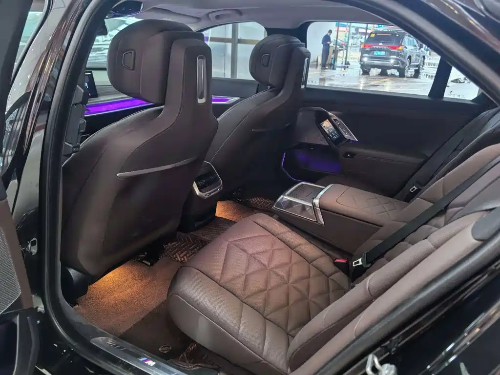 BMW i7 2025