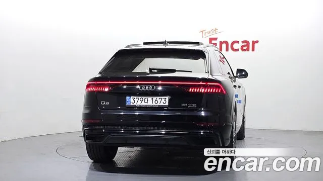 Audi Q8 2021