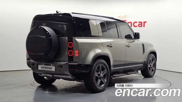 Land Rover Defender 2024