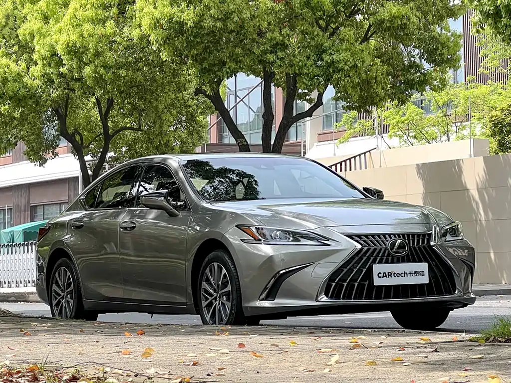 Lexus ES 2024