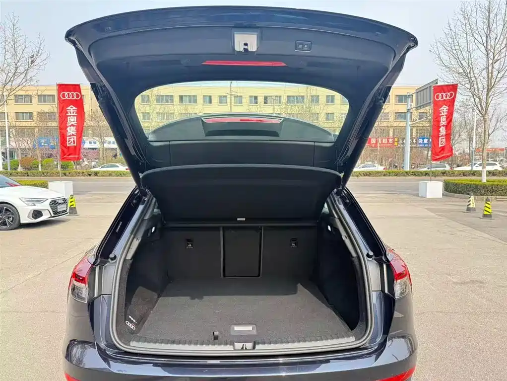 Audi Q4 e-tron 2025