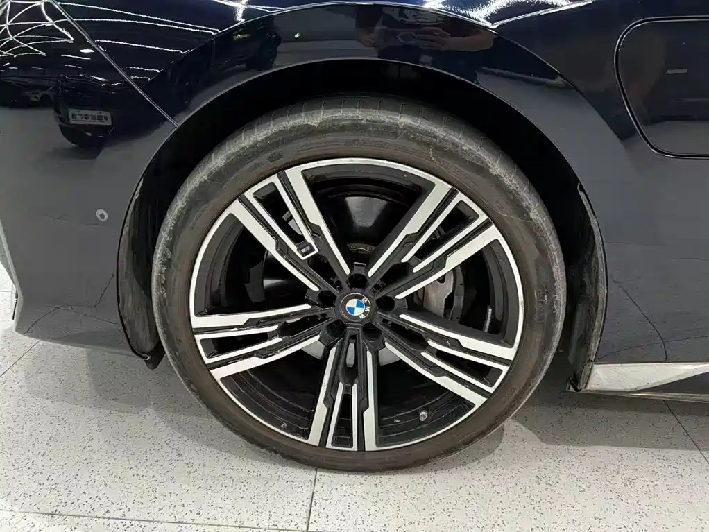 BMW i7 2024