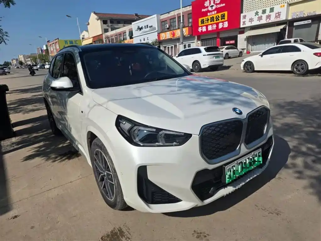 BMW iX1 2024