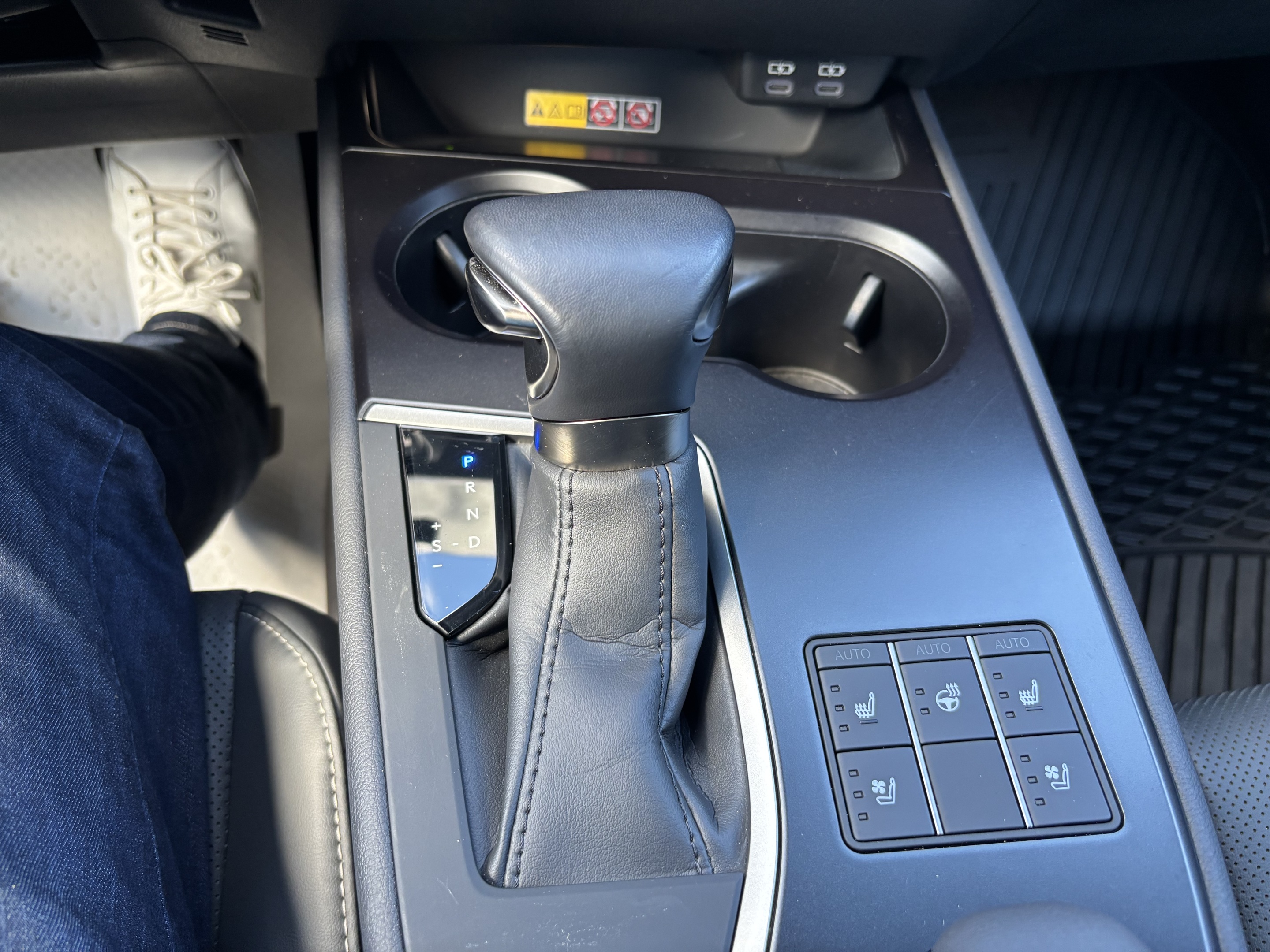 Lexus UX 2024