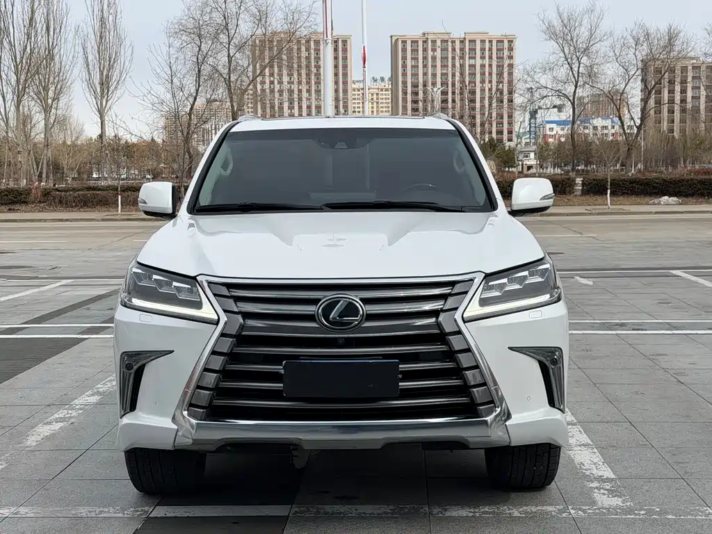 Lexus LX 2022