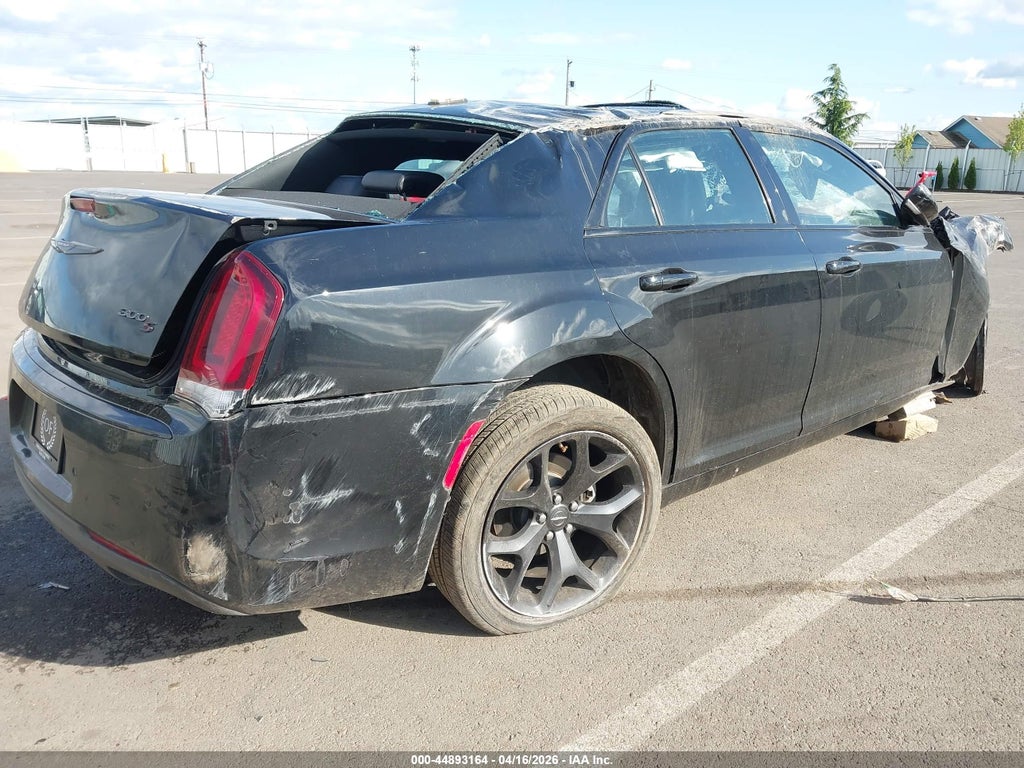 Chrysler 300 2021