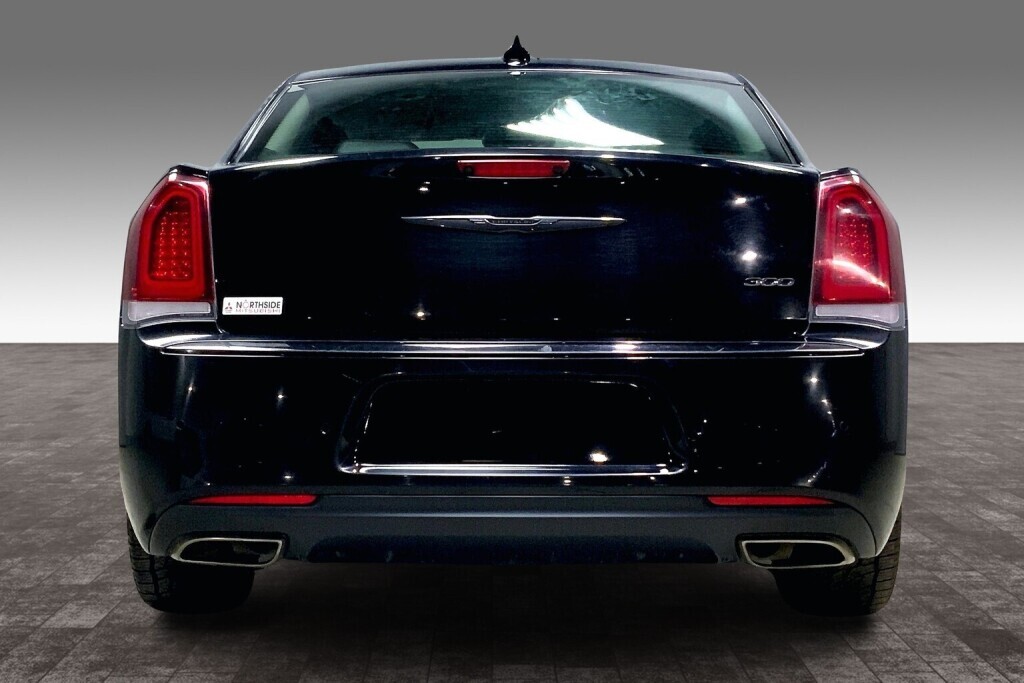 Chrysler 300 2022