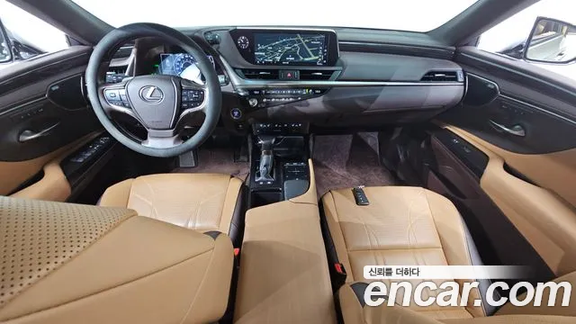 Lexus ES 2020