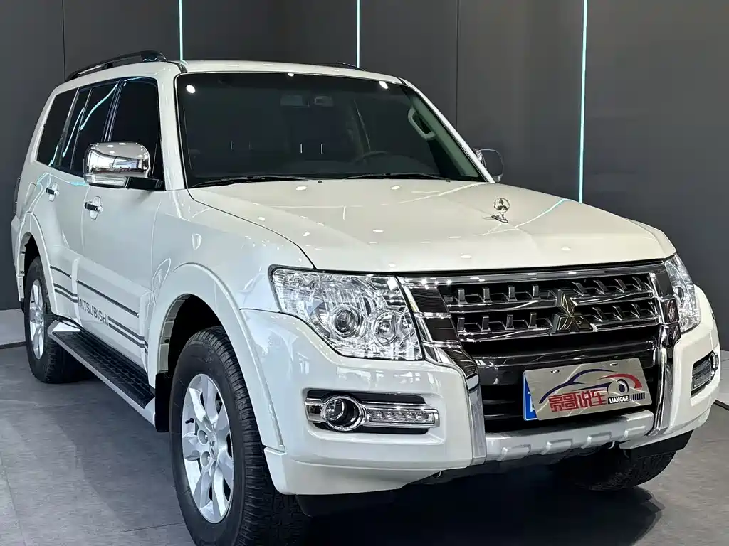 Mitsubishi Pajero 2024