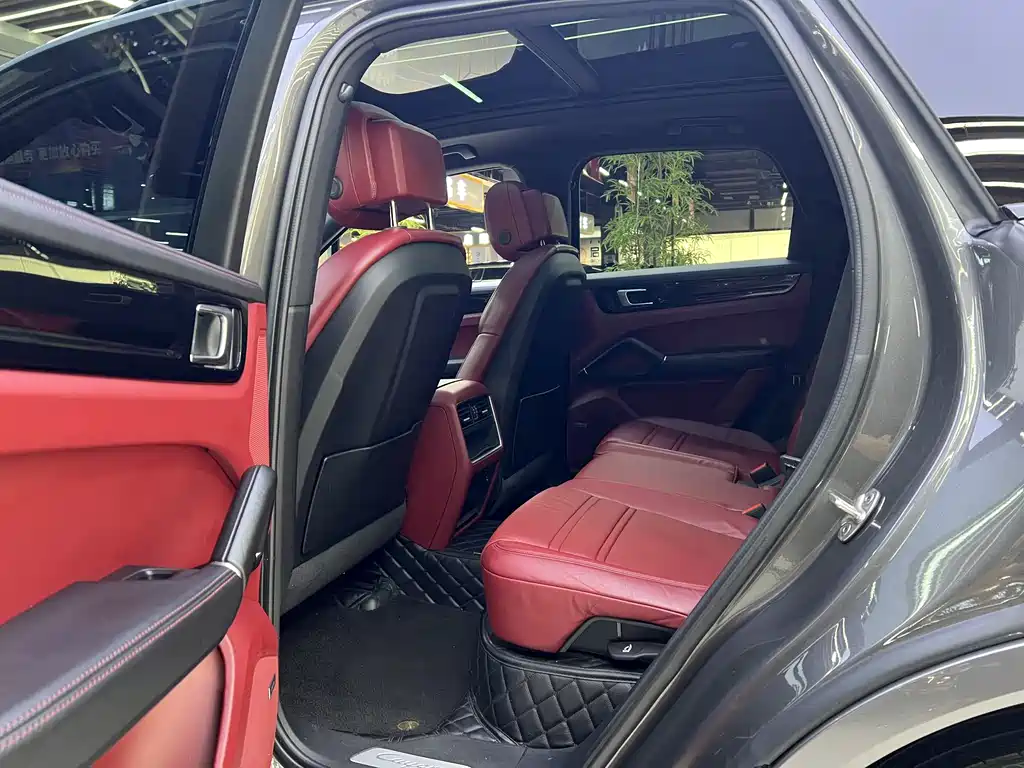 Porsche Cayenne 2022