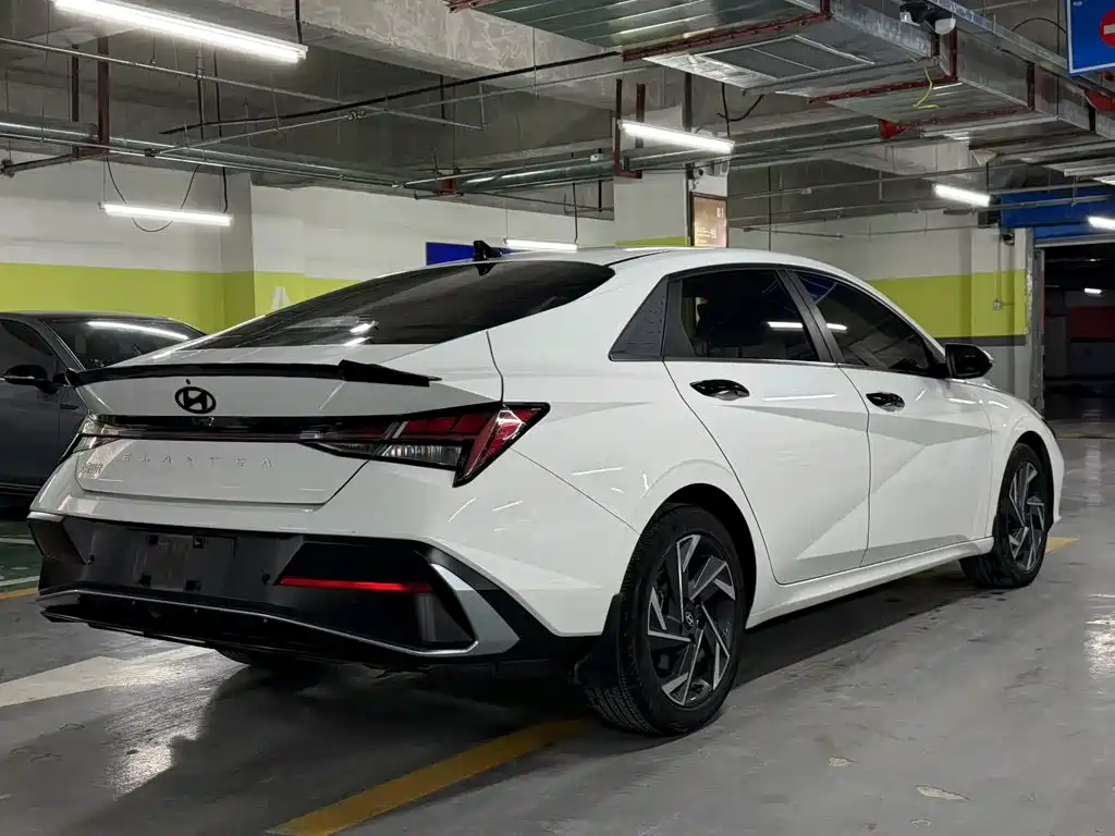 Hyundai Elantra 2023