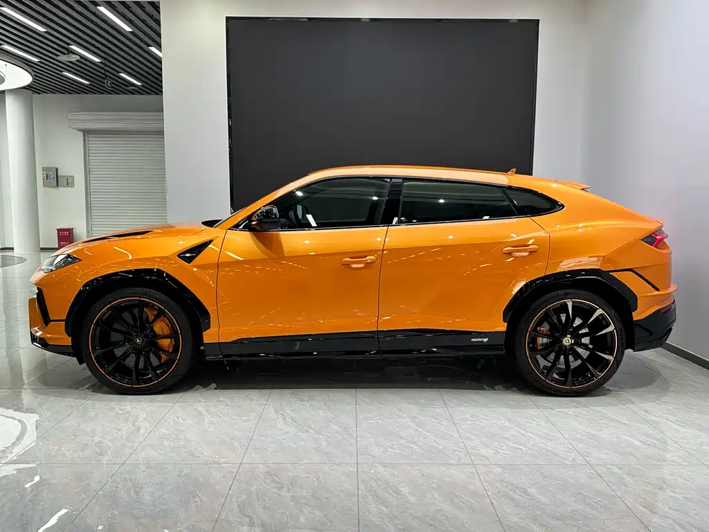 Lamborghini Urus 2024