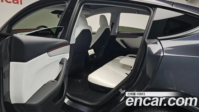 Tesla Model Y 2025