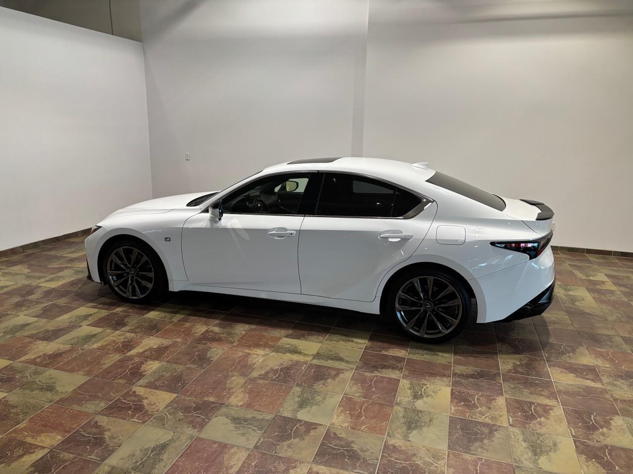 Lexus IS 2022