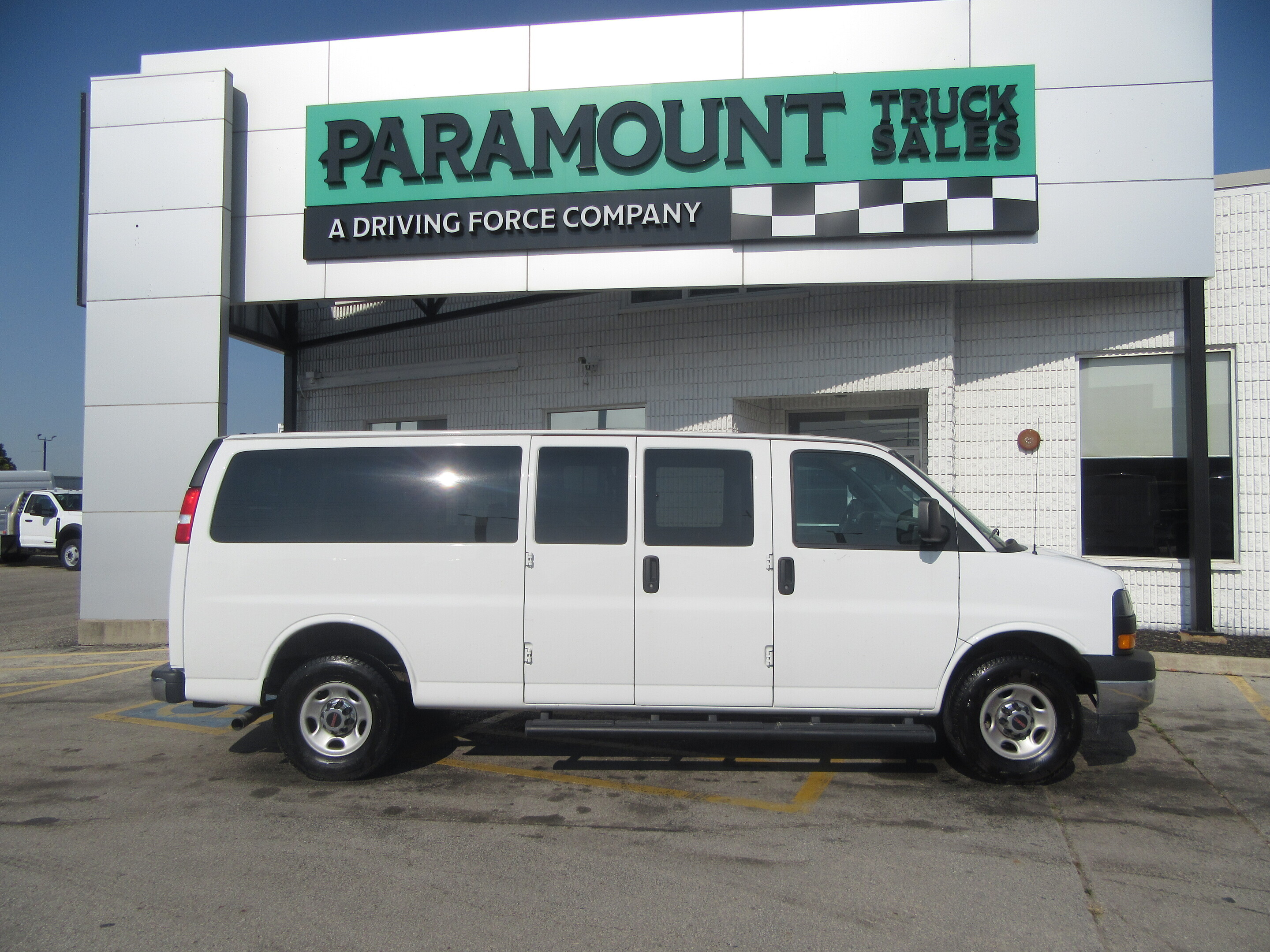 GMC Savana 2023