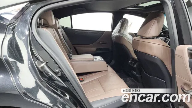 Lexus ES 2023