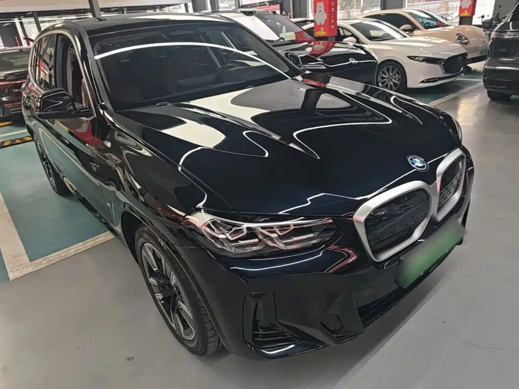BMW iX3 2025