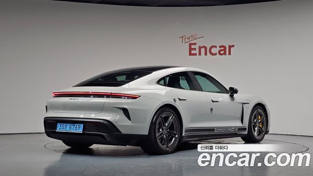 Porsche Taycan 2024